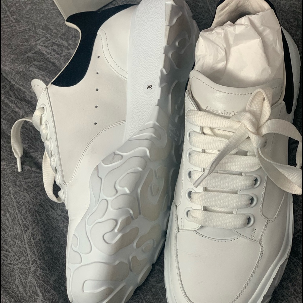 Designer sneakers: SOLD 🚨🚨🚨